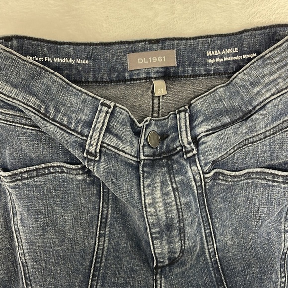 DL1961 Mara Ankle High Rise Ankle Instasculpt Straight Jeans, Sz 27 - Picture 2 of 9
